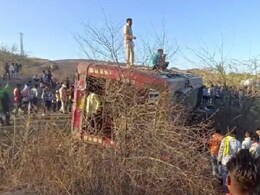 Road Accident: गुजरात जा रही थी मजदूरों से भरी बस, असंतुलित होकर पलटी, मासूम बच्ची की मौत... 30 यात्री घायल Road Accident: गुजरात जा रही थी मजदूरों से भरी बस, असंतुलित होकर पलटी, मासूम बच्ची की मौत... 30 यात्री घायल