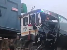 Kotputli News: खाटू श्याम जा रहे श्रद्धालुओं के साथ दर्दनाक सड़क हादसा, कार और ट्रेलर की टक्कर में 3 की मौत Kotputli News: खाटू श्याम जा रहे श्रद्धालुओं के साथ दर्दनाक सड़क हादसा, कार और ट्रेलर की टक्कर में 3 की मौत