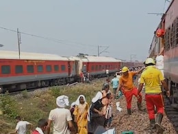 कामाख्या एक्सप्रेस के 11 डिब्बे पटरी से उतरे, कोई हताहत नहीं कामाख्या एक्सप्रेस के 11 डिब्बे पटरी से उतरे, कोई हताहत नहीं
