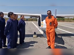 जशपुर के खुले आसमान में उड़ना सीख रहे NCC के कैडेट्स, हवाई जहाज को उड़ाने से लेकर लैंड करने की समझ रहे बारीकियां जशपुर के खुले आसमान में उड़ना सीख रहे NCC के कैडेट्स, हवाई जहाज को उड़ाने से लेकर लैंड करने की समझ रहे बारीकियां