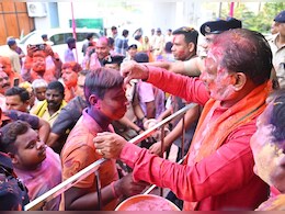 छत्तीसगढ़ के सीएम ने ग्रामीणों के साथ खेली होली, बोले- ये आपसी मेलजोल का उत्सव है छत्तीसगढ़ के सीएम ने ग्रामीणों के साथ खेली होली, बोले- ये आपसी मेलजोल का उत्सव है