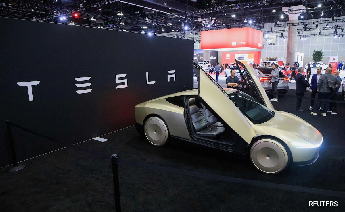 Elon Musk's Tesla Secures Key Permit For Robotaxi's Service In California