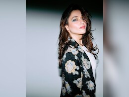 Tamannaah Bhatia's Blue Shimmery Eyes, Bronze Glam And Wavy Tresses Win The Glam Game