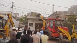 Bulldozer Action: अब सतना में गरजा बुलडोजर, 20 से ज्यादा मकानों और दुकानों को किया गया जमींदोज
