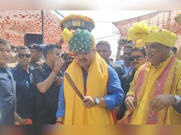 Rajasthan News: भरतपुर के पूंछरी पहुंचे CM भजनलाल शर्मा, कलाकारों के साथ खेली होली, बजाया नगाड़ा  