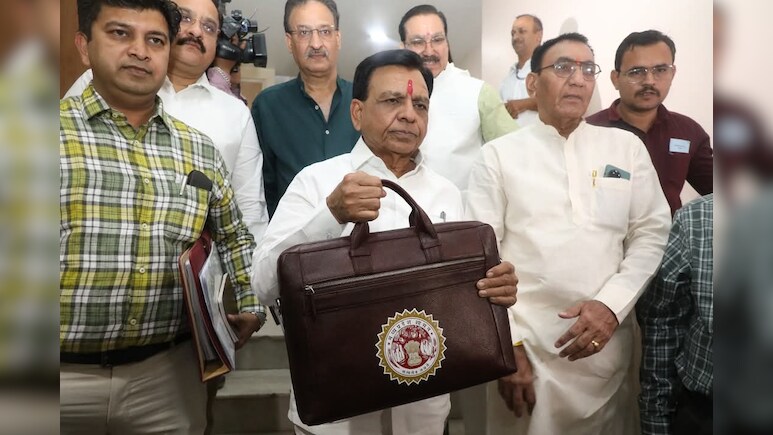 MP में राहत का बजट: कोई नया टैक्स नहीं, भोपाल-इंदौर में दौड़ेंगी मेट्रो, सभी नजदीकी अस्पतालों में होगा कैंसर का इलाज