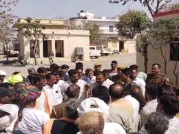 Rajasthan: बहू ने सास-ससुर को भाई से पिटवाया, फिर पेट्रोल छिड़क लगा दी आग