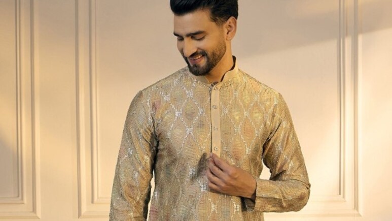 Classic kurta कभी नहीं होता फैशन से आउट, जानें इसे क्यों खरीदा जाए Classic kurta कभी नहीं होता फैशन से आउट, जानें इसे क्यों खरीदा जाए