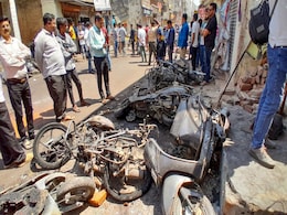 नागपुर हिंसा मामले में 14 और लोगों को दबोचा गया, 105 तक पहुंचीं कुल गिरफ्तारियां; 3 नई FIR भी दर्ज नागपुर हिंसा मामले में 14 और लोगों को दबोचा गया, 105 तक पहुंचीं कुल गिरफ्तारियां; 3 नई FIR भी दर्ज