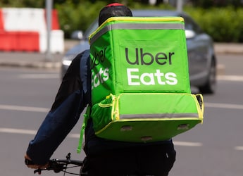 Man's UberEats Order Gets Delivered To Ireland Instead Of Australia By Mistake Man's UberEats Order Gets Delivered To Ireland Instead Of Australia By Mistake
