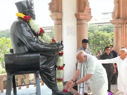 नागपुर में पीएम मोदी ने RSS संस्थापक डॉ. हेडगेवार को दी श्रद्धांजलि, मोहन भागवत से भी मिले नागपुर में पीएम मोदी ने RSS संस्थापक डॉ. हेडगेवार को दी श्रद्धांजलि, मोहन भागवत से भी मिले