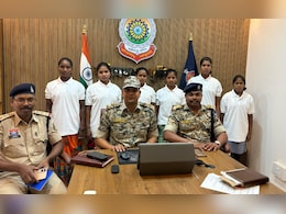 छत्तीसगढ़ में नक्सलियों को बड़ा झटका, 6 महिला माओवादियों ने डाले हथियार, बताई ये वजह