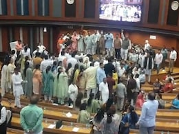 Video: AAP, BJP Councillors Shout Slogans, Climb Table At Delhi Civic Body Video: AAP, BJP Councillors Shout Slogans, Climb Table At Delhi Civic Body