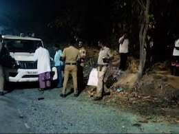 होळीसाठी लाकडं शोधायला गेले अन् हातात महिलेचं कापलेलं शीर; मुंबईजवळील धडकी भरवणारी घटना होळीसाठी लाकडं शोधायला गेले अन् हातात महिलेचं कापलेलं शीर; मुंबईजवळील धडकी भरवणारी घटना