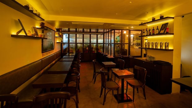 How Bandra's 'Bombay Daak' Celebrates The Diversity Of India's Daaru Chakna