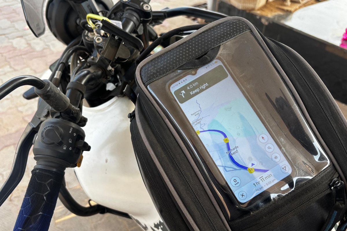 The Raida RD-Metro has four strong magnets which gives it a grip on your bikes tank The Raida RD-Metro has four strong magnets which gives it a grip on your bikes tank