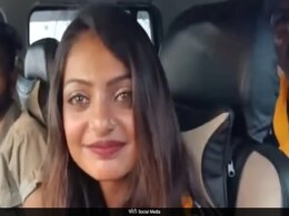 महंगी गाड़ी और सेल्फी लेता फैन, बदल गया है मोनालिसा का पूरा लाइफस्टाइल महंगी गाड़ी और सेल्फी लेता फैन, बदल गया है मोनालिसा का पूरा लाइफस्टाइल