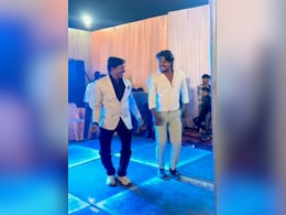 गोविंदा के गाने 'लुगाई चाहिए' पर बेटे नहीं बाप ने मचा दिया हंगामा, डांस देख खुला रह गया लोगों का मुंह, बोले- बेटा अनाड़ी बाप खिलाड़ी गोविंदा के गाने 'लुगाई चाहिए' पर बेटे नहीं बाप ने मचा दिया हंगामा, डांस देख खुला रह गया लोगों का मुंह, बोले- बेटा अनाड़ी बाप खिलाड़ी