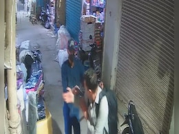 Video: Gunman Opens Fire, Snatches Bag With Rs 80 Lakh In Delhi Video: Gunman Opens Fire, Snatches Bag With Rs 80 Lakh In Delhi