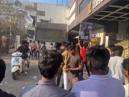 OTT पर है फिल्म फिर भी सिनेमाघरों में खचाखच भीड़, दोबारा रिलीज हुई तो कमाई से तोड़ा तुम्बाड़ की रि रिलीज रिकॉर्ड  OTT पर है फिल्म फिर भी सिनेमाघरों में खचाखच भीड़, दोबारा रिलीज हुई तो कमाई से तोड़ा तुम्बाड़ की रि रिलीज रिकॉर्ड