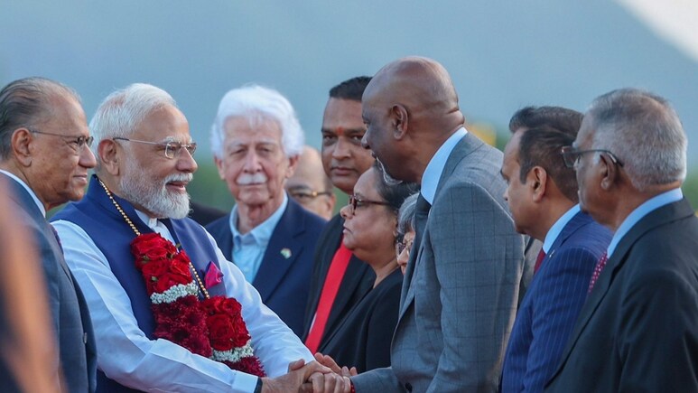 PM मोदी दो दिवसीय दौरे पर मॉरीशस पहुंचे, इन समझौतों पर लगेगी मुहर.. 10 प्वाइंट में जानें एजेंडा