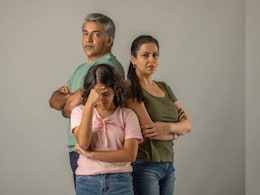 बच्चों को स्मार्ट और कॉन्फिडेंट बनाना है तो ये 3 ओवर प्रोटेक्टिव आदतें अभी से छोड़ दें बच्चों को स्मार्ट और कॉन्फिडेंट बनाना है तो ये 3 ओवर प्रोटेक्टिव आदतें अभी से छोड़ दें