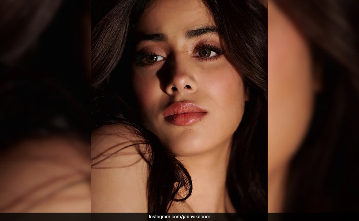 Janhvi Kapoor's Peachy Nude Glam And Waterfall Waves Work Like Magic