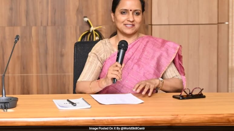 Naveen Patnaik's Key Aide VK Pandian's Wife Joins BJD