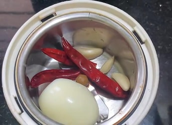 Viral Recipe: Vlogger Blends Egg With Chillies To Make 'Quick Mayo', Gets Over 13 Million Views Viral Recipe: Vlogger Blends Egg With Chillies To Make 'Quick Mayo', Gets Over 13 Million Views
