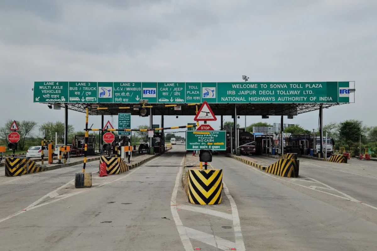 टोल पर क्या हैं आपके अधिकार, जानिए किन लोगों को नहीं देता पड़ता Toll Tax