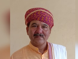 Holi 2025: होलिका दहन के वक्त गैर खेल रहे थे सरपंच, जमीन पर गिर पड़े और फिर हो गई मौत; गांव में पसरा मातम Holi 2025: होलिका दहन के वक्त गैर खेल रहे थे सरपंच, जमीन पर गिर पड़े और फिर हो गई मौत; गांव में पसरा मातम