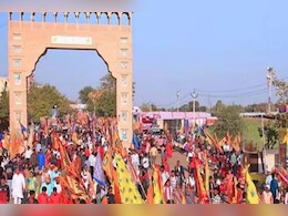 Khatu Shyam: पैदल आस्यां ओ सांवरिया थारी खाटू नगरी... फाल्गुनी गीत गाते-नाचते खाटूश्यामजी पहुंच रहे श्रद्धालु  Khatu Shyam: पैदल आस्यां ओ सांवरिया थारी खाटू नगरी... फाल्गुनी गीत गाते-नाचते खाटूश्यामजी पहुंच रहे श्रद्धालु