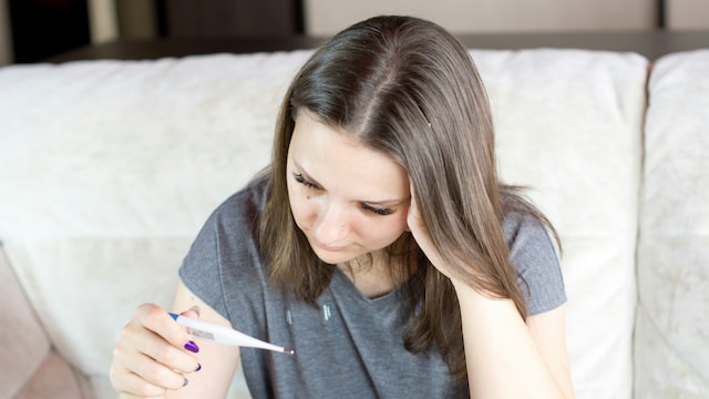 Worsening fever, persistent vomiting, bleeding tendencies in gums & nose can be sign of dengue
