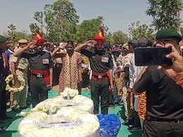 ड्यूटी पर तैनात इंडियन नेवी के जवान की मौत, पार्थिव शरीर सीकर आते ही गांव में छाई उदासी ड्यूटी पर तैनात इंडियन नेवी के जवान की मौत, पार्थिव शरीर सीकर आते ही गांव में छाई उदासी