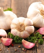 रोजाना 30 दिन तक लहसुन खाने से क्या होगा? Dr Saleem ने बताया एक दिन में कितना Garlic खाएं