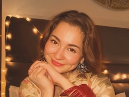 Hania Aamir's Glossy Pink Lips And Glowy Skin Is An Ideal Eid Makeup Look Hania Aamir's Glossy Pink Lips And Glowy Skin Is An Ideal Eid Makeup Look