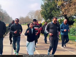 ममता बनर्जी लंदन के पार्क में साड़ी में जॉगिंग करते हुए आईं नजर, देखें Video