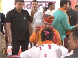 मुख्यमंत्री निवास पर होली मिलन समारोह: बड़ी संख्या में जुटे भाजपा नेता कार्यकर्ता, रंगों में सराबोर हुआ माहौल मुख्यमंत्री निवास पर होली मिलन समारोह: बड़ी संख्या में जुटे भाजपा नेता कार्यकर्ता, रंगों में सराबोर हुआ माहौल