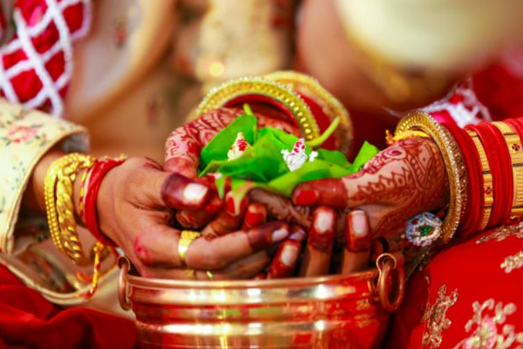 पति ने पत्नी की प्रेमी संग कराई शादी, लगी याद सताने तो पहुंच गया पत्नी के नए ससुराल; जानें ये क्या है अजब-गजब सी घटना