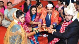 Chhatrapati Sambhajinagar  &lsquo;एका लग्नाची गोष्ट&rsquo; अनाथ पूजाला मिळाले हक्काचे घर; जिल्हाधिकाऱ्यांनी केले कन्यादान
