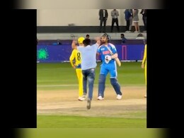 IND vs AUS: भारत के जीत के तुरंत बाद मैदान पर आ पहुंचा फैन, केएल राहुल को लगा लिया गले से, फिर जो हुआ उसने जीता दिल, Video