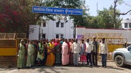Rajasthan: 6 महीने से मानदेय न मिलने पर कर्मचारियों का फूटा गुस्सा, कहा- होली कैसे मनाएंगे&nbsp;