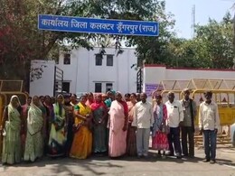 Rajasthan: 6 महीने से मानदेय न मिलने पर कर्मचारियों का फूटा गुस्सा, कहा- होली कैसे मनाएंगे 