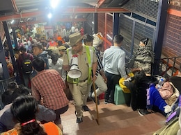 'Heavy Rush' At Delhi Railway Station But 'No Stampede': Officials 'Heavy Rush' At Delhi Railway Station But 'No Stampede': Officials