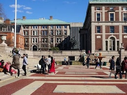 डोनाल्ड ट्रंप की सख्ती के बीच अमेरिका में पढ़ रहे अपने स्टूडेंट को भारत ने दी यह सलाह डोनाल्ड ट्रंप की सख्ती के बीच अमेरिका में पढ़ रहे अपने स्टूडेंट को भारत ने दी यह सलाह