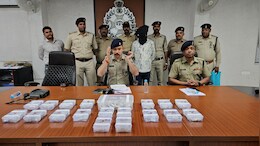 खजाने के साथ पांच करोड़ के चोरी का आरोपी गिरफ्तार, सराफा कारोबारी को दिया था झटका