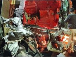 Bikaner Road Accident: देशनोक ओवरब्रिज पर कार के ऊपर पलटा कोयले से भरा ट्रक, एक ही परिवार के 6 लोगों की मौत Bikaner Road Accident: देशनोक ओवरब्रिज पर कार के ऊपर पलटा कोयले से भरा ट्रक, एक ही परिवार के 6 लोगों की मौत