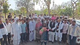 Rajasthan: चारपाई पर लेटी डेढ़ महीने की बच्ची पर पुलिसकर्मी ने रखा पैर, मासूम की मौत; रात में दबिश देने गई थी पुलिस