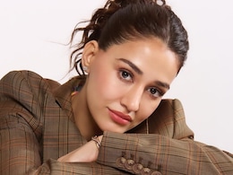 Disha Patani's Seamless Base And Sleek Bun Is A Perfect Party Glam Look Disha Patani's Seamless Base And Sleek Bun Is A Perfect Party Glam Look