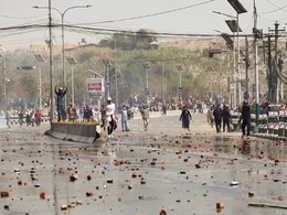 नेपाल में लोकतंत्र पर उठे सवाल? राजशाही की बहाली की मांग पर हिंसा, सेना ने संभाला मोर्चा नेपाल में लोकतंत्र पर उठे सवाल? राजशाही की बहाली की मांग पर हिंसा, सेना ने संभाला मोर्चा